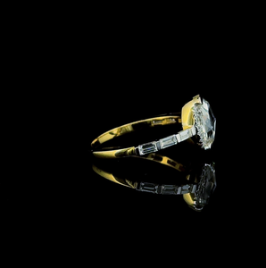 Anillo de Compromiso con Halo de Diamantes Cultivados en Laboratorio con Corte Ovalado y Piedras Laterales de Baguette, Anillo de Boda de Lujo de Oro Sólido - Product Image 4