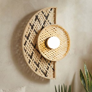 Lámpara de pared artesanal de bambú estilo boho, luz ambiental para decorar paredes exteriores - Product Image 1