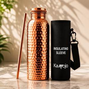 Coffret Cadeau Premium Artisanal : Bouteille d'Eau en Cuivre Pur et Ensemble de Deux Gobelets à Texture Rayée pour la Maison et le Bureau - Product Image 3