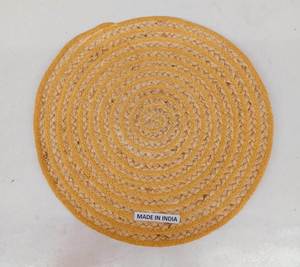 Set de table rond en jute fait main avec bordure jaune vif, tapis de table texturé, durable et résistant à la chaleur, qui rehausse l'ambiance du restaurant - Product Image 1