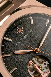 นาฬิกาข้อมือผู้ชาย รุ่น Round Alexander Ferros 9292R/01 หน้าปัดแซฟไฟร์ ปุ่มกดแบบซ่อน ตัวล็อคแบบซ่อน ตัวเรือนสแตนเลสสตีล กันน้ำ ระบบจักรกล ออโตเมติก สปอร์ต - Product Image 5