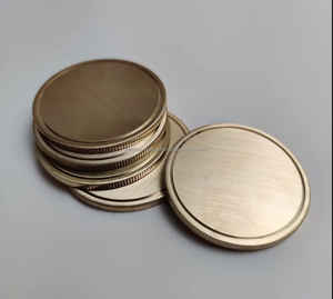 Fournisseur en gros de pièces commémoratives en laiton vierges, gravables, polies, avec impression numérique, pour cadeaux d'affaires modernes, collection de 40 mm - Product Image 5