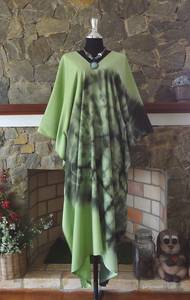 Vestido Caftán Shibori Tie Dye de Rayón Hecho a Mano, Cuello en V, Talla Única, Corte Holgado, Ropa de Estar para Mujer - Product Image 3