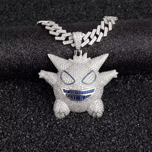 Colgante de Monstruo de Dibujos Animados con Incrustaciones de Moissanita Azul en Ojos y Boca, Engaste de Garra de Oro de 14K, Estilo Minimalista, Joyería Personalizada para Hombre - Product Image 4