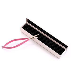 Los diseños de embalaje de las pinzas a menudo incluyen formas únicas, colores vibrantes y acabados como mate o brillo para alinearse con la marca - Product Image 5