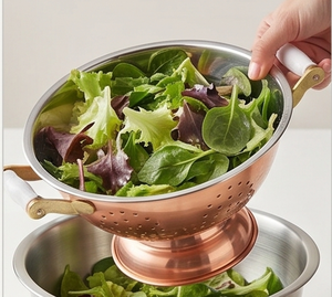 Passoire en cuivre de qualité supérieure avec intérieur en acier inoxydable et poignées en bois pour la cuisine - Product Image 2