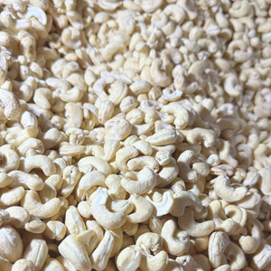 Vente en gros de noix de cajou W180 biologiques, noix de cajou Santigo du Vietnam, emballage personnalisé disponible - Product Image 1