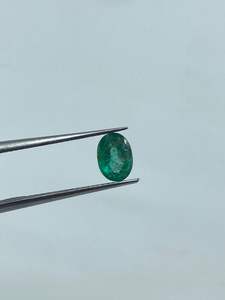 Piedra de Esmeralda Verde Natural de Zambia de Alta Calidad, Corte Ovalado Suelto, 5x7, 0.70 Quilates - Product Image 2
