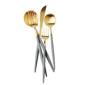 Juego de cubiertos de acero inoxidable con diseño fantástico, chapado en oro con mango de resina gris, juego de utensilios para restaurantes a buen precio. - Product Image 1