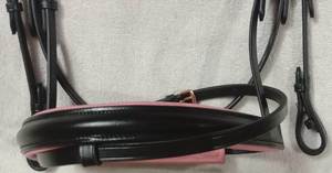 Harnais en cuir pour cheval avec rembourrage rose et strass or rose, qualité supérieure, fabricant et fournisseur d'équipements équestres. - Product Image 4