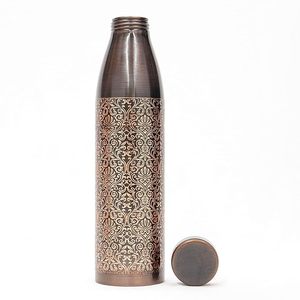Botella de Agua de Cobre Antigua de Lujo con Grabado Floral, Botella Metálica Hecha a Mano para Hogar, Oficina, Viajes y Regalos - Product Image 1