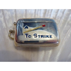 Estuche de Aluminio de Alta Calidad para Cajas de Cerillas con Diseño Grabado 'A To Strike', Duradero para Uso Doméstico - Product Image 4