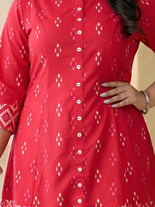 Kurta de Maternidad con Estampado Ikat Rojo, Cuello Mandarín, Mangas Tres Cuartos, Cómoda para Usar, Conjunto de Kurti para Mujer - Product Image 2