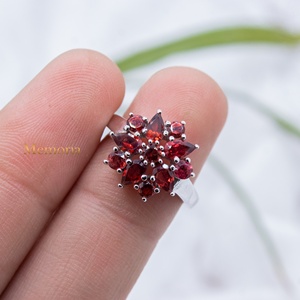 Beautiful Flower Shape Natural <b>Garnet</b> Gemstone Classic Wedding <b>Ring</b> Handmade 925 Sterling <b>Silver</b> Jewelry for Wholesale - Product Image 3