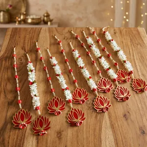 Décoration florale suspendue en lotus rouge fait main avec perles et fleurs blanches pour porte, mur, fenêtre, mariage et décoration traditionnelle - Product Image 4