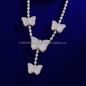 Collier papillon de luxe avec quatre motifs papillon brillants et sections ornées de perles, mode féminine glamour - Product Image 1