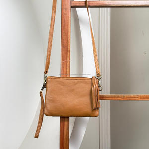 2025 concepteur de luxe usiné à la main en cuir bracelet pochette et sac à bandoulière en cuir de vachette véritable gland téléphone sac à main femmes pochette - Product Image 5