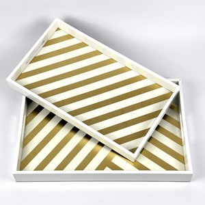 Bandeja rectangular de laca de MDF con patrón de rayas diagonales blancas y doradas, bandeja de madera brillante hecha a mano para servir y decorar el hogar - Product Image 2