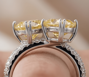 Bague de fiançailles de luxe en or blanc avec diamant de laboratoire jaune fantaisie taille poire et pierres latérales rondes brillantes pour femme - Product Image 5