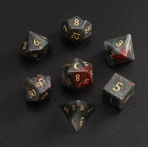 Jeu de dés en résine multicolores, polyédriques, avec chiffres et paillettes, faits à la main, pour jeux de société - Product Image 6