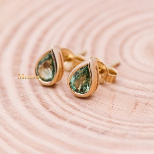 Pendientes de Oro Amarillo Sólido de 14K con Zafiro Verde Natural en Forma de Pera, Joyería Fina, Memoria Jewels - Product Image 6