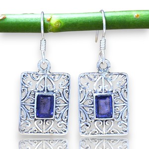 Boucles d'oreilles pendantes en argent sterling 925 de haute qualité, avec améthyste taille émeraude sertie clos, aspect antique, vente en gros - Product Image 1