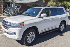 Toyota Land Cruiser 2020 Usado en Excelentes Condiciones - Product Image 2