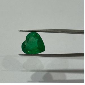 Esmeralda Natural Zambiana de Corte Corazón 7.54Ct 13x13mm Verde AAA Gema Suelta con Ligeras Imperfecciones Grado Joyería Fina Venta al por Mayor - Product Image 4