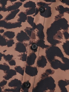 เสื้อโปโลโอเวอร์ไซส์ แขนสั้น คอวี ผ้าริบ ทรงหลวม สไตล์ลำลอง สตรีทแวร์ ดีไซน์ทันสมัย เสื้อยืดผู้ชาย - Product Image 3