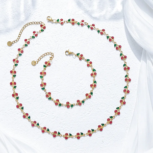 Lindo collar de cerezas para mujer, hecho con acero inoxidable 304 y cadena hecha a mano con baño de oro de 18 quilates. - Product Image 1