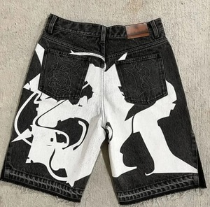 Pantalones Cortos de Mezclilla Negros Desgastados con Estampado Personalizado, Apliques Bordados y Dobladillo sin Rematar, Estilo Urbano Holgado para Hombre - Product Image 2