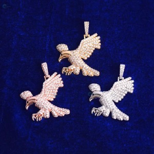 Pendentif Aigle Moissanite Iced Out Plaqué Or 18K, Bijou Thème Luxe, Pendentif Oiseau Volant, Bijou Hip Hop, Pendentif Animal - Product Image 2