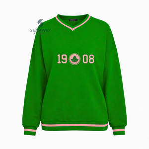 Alpha |   Kapa |   Sweat-shirt Alpha Sorority pour femme, col en V, pull à col rond, pull universitaire, jersey brodé grec surdimensionné - Product Image 1