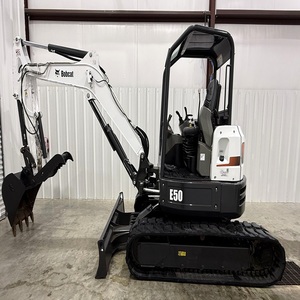 Miniexcavadora Bobcat E50, Equipo Pesado Confiable con Giro de Cola Mínimo y Potente Capacidad de Excavación para Espacios Reducidos - Product Image 5