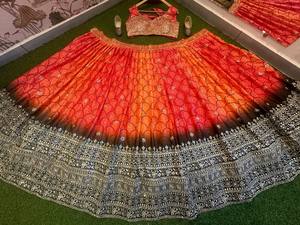Conjunto de Lehenga Choli con Estampado Digital en Naranja, Rojo y Negro, con Dupatta, Largo hasta el Suelo, Ropa Tradicional India y Pakistaní para Mujer - Product Image 4