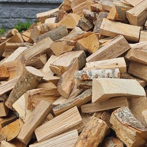 Bois de chauffage en vrac séché au four, mélange de chêne et de pin, pour chauffage, cheminée, barbecue, restaurant et camping, en gros - Product Image 1