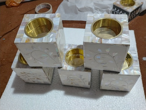 เตาเผาบัคฮอร์ฝังเปลือกมุกดีไซน์เนอร์ งานศิลปะมูบัคฮาร์สำหรับการตกแต่งบ้านสมัยใหม่ กลิ่นหอมสำหรับรอมฎอนและอีด ของขวัญและของตกแต่งที่มีสไตล์ - Product Image 4