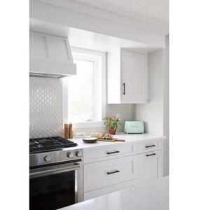 Meubles de cuisine contemporains sur mesure CANA, couleur blanc crème, prix usine, avec hotte de ventilation à lattes intégrée, armoire de rangement modulaire personnalisée - Product Image 1