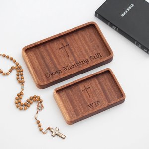 Plateau de rangement en bois rectangulaire gravé avec un nom personnalisé, organiseur de bureau, finition vernie, design minimaliste, un seul niveau - Product Image 1