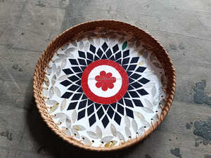 Elegante bandeja redonda de ratán asequible con hermosa incrustación de nácar Perfecta para servir té, comedor, regalos de decoración del hogar - Product Image 6