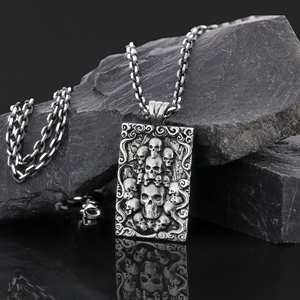 Collar con Colgante de Calavera BOJ 02, Collar con Tres Calaveras, No Vea, No Oiga, No Hable, Precio Bajo - Product Image 1