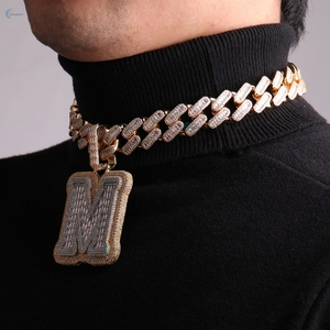 Pendentif lettre M en diamant de laboratoire, entièrement serti, style hip hop, personnalisable avec un nom, pour homme. - Product Image 3