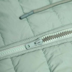 Prix d'usine OEM – Manteau matelassé en toile tricotée personnalisé pour femme, respirant, imperméable, coupe-vent, décontracté pour l'hiver - Product Image 4
