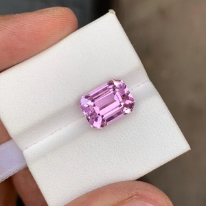 Piedra Preciosa de Kunzita Rosa Natural, Corte Esmeralda, Facetada, Calidad Premium, para Joyería - Product Image 1