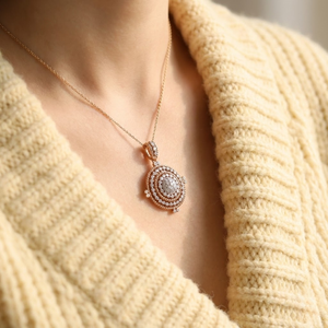 Hongkong จี้เพชร18K สีโรสโกลด์ VS Si เครื่องประดับดีของขวัญสายบิดปรับฤดูใบไม้ผลิสำหรับผู้หญิง - Product Image 2