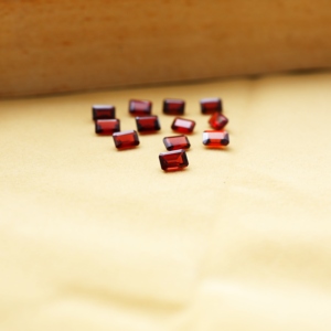 Lot de 12 pierres précieuses en grenat rouge naturel, taille émeraude 4x6mm, facettées, certifiées par un tiers, pour la fabrication de bijoux - Product Image 3