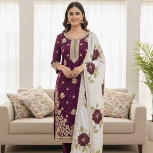 Ensemble de tenue ethnique de créateur en soie, brodé de sequins, comprenant un haut, un pantalon palazzo et un dupatta en soie tabby à imprimé numérique, prêt-à-porter. - Product Image 1