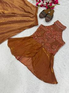Conjunto Sharara con Cuello Halter Bordado en Color Marrón para Mujer, Traje Étnico de Diseñador para Fiestas, Traje Palazzo para Bodas, Vestido Indio de Lujo - Product Image 4