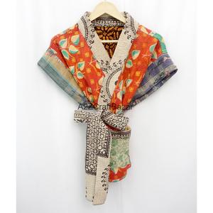 Kimono de invierno acolchado Kantha vintage con cinturón, manga corta, reversible, multicolor, chaqueta de algodón orgánico para mujer - Product Image 1