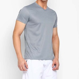 เสื้อยืดคอกลมแขนสั้นสีเทาล้วนสำหรับผู้ชาย ทรงปกติ สไตล์ลำลอง ผ้าเจอร์ซีย์โพลีเอสเตอร์ 100% แห้งเร็ว - Product Image 3